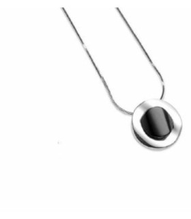 Colgante Circular de Plata y Azabache con Cadena | Circular Silver and Jet Pendant with Chain