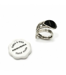 Anillo de plata y azabache en forma de gota | Silver and Jet Teardrop Ring
