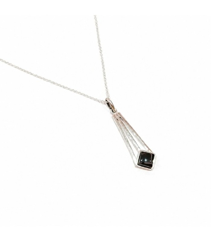 Colgante alargado de plata y azabache | Elongated silver and jet pendant