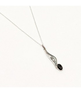 Colgante alargado de plata y azabache | Elongated silver and jet pendant