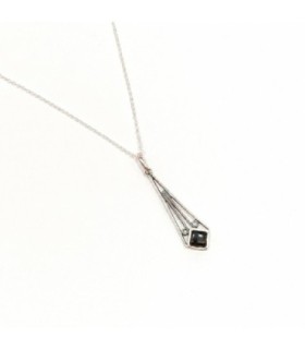 Colgante alargado de plata y azabache | Elongated silver and jet pendant