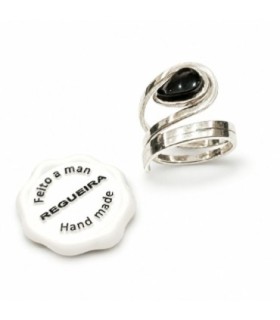 Anillo de plata y azabache de diseño envolvente | Silver and jet wrap ring