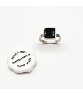 Anillo cuadrado de plata y azabache | Square silver and jet ring