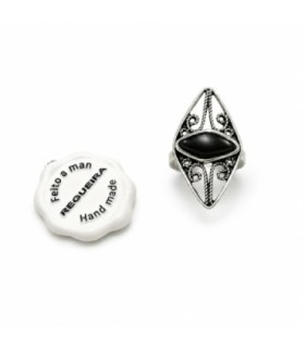 Anillo de plata y azabache rombo | Handmade silver and jet diamond-shaped ring