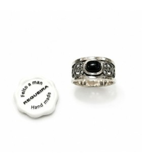 Anillo de plata y azabache con azabache central ovalado | Silver and Jet Ring with Central Oval Jet