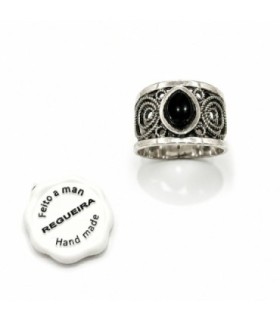 Anillo de plata y azabache en forma de lágrima | Silver and Jet Teardrop Ring