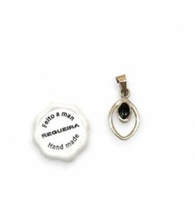 Colgante calado de plata y azabache | Openwork Silver and Jet Pendant