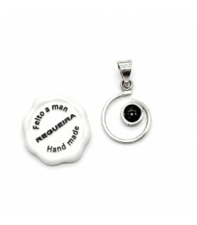 Colgante circular de plata y azabache | Silver and Jet Circular Pendant
