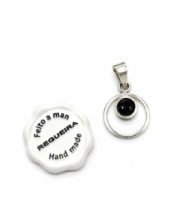 Colgante circular de plata y azabache | Circular Silver and Jet Pendant