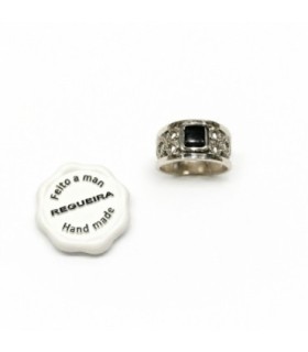 Anillo ancho de plata y azabache cuadrado | Wide Silver and Jet Square Ring