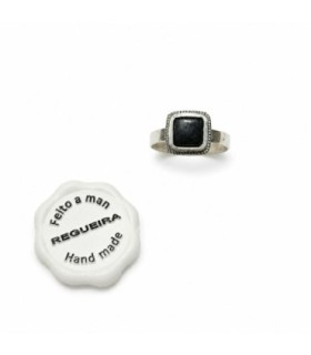 Anillo de plata y azabache cuadrado | Silver and Jet Square Ring