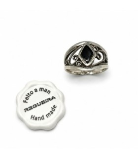 Anillo de plata y azabache con motivo romboidal | Silver and Jet Ring with Diamond-Shaped Motif