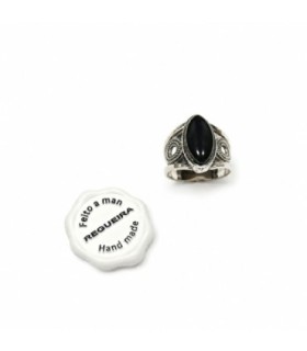 Anillo de plata y azabache con motivo almendrado | Silver and Jet Ring with Almond-Shaped Motif