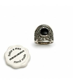 Anillo de plata y azabache con motivo ovalado | Silver and Jet Ring with Oval Motif